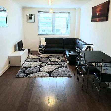 Spacious Modern Flat In Luton Town Centre Exterior foto